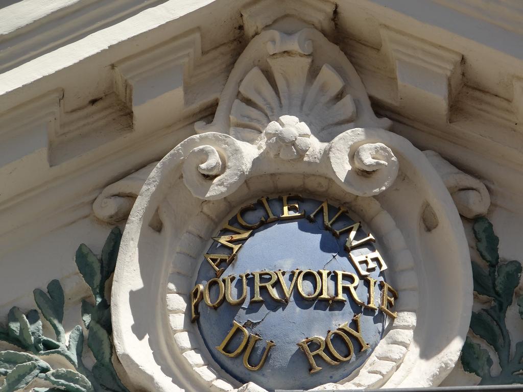 Hotel Du Cheval Rouge 베흑사이으 외부 사진